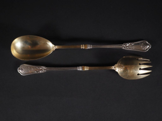 Vente aux enchères Couvert à salade en argent de style Louis XV poinçon Minerve, décor co