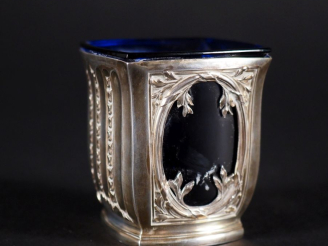 Vente aux enchères Saleron en argent poinçon Minerve, côtés ajourés, fond plat, verrine  