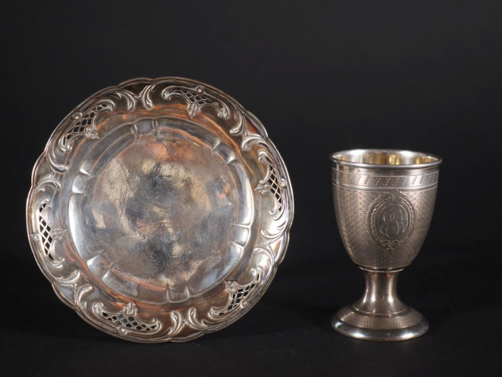 Coupe sur talon miniature en argent 925, à décor ajouré de style Louis