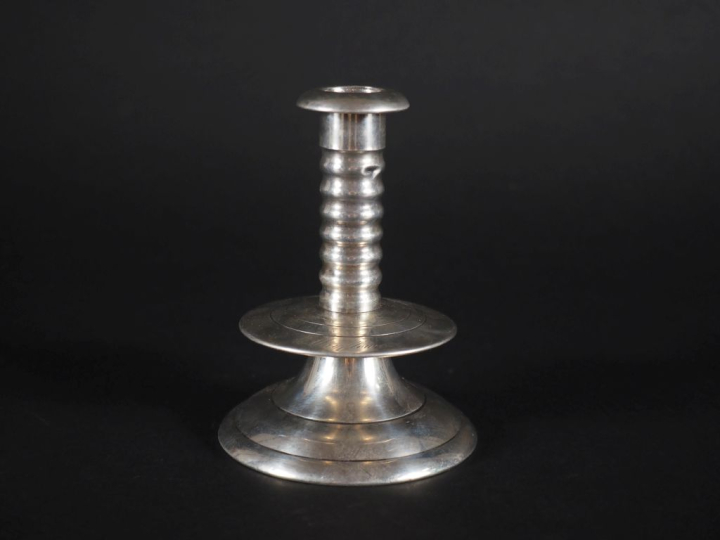 Bougeoir de toilette en argent anglais de style moderniste, fût annelé