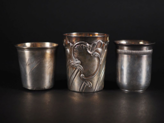 Vente aux enchères Timbale en argent 925 de style Louis XV à décor Rocaille Poinçon Miner