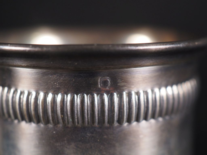 Timbale en argent 925 de style Louis XV à décor Rocaille Poinçon Miner