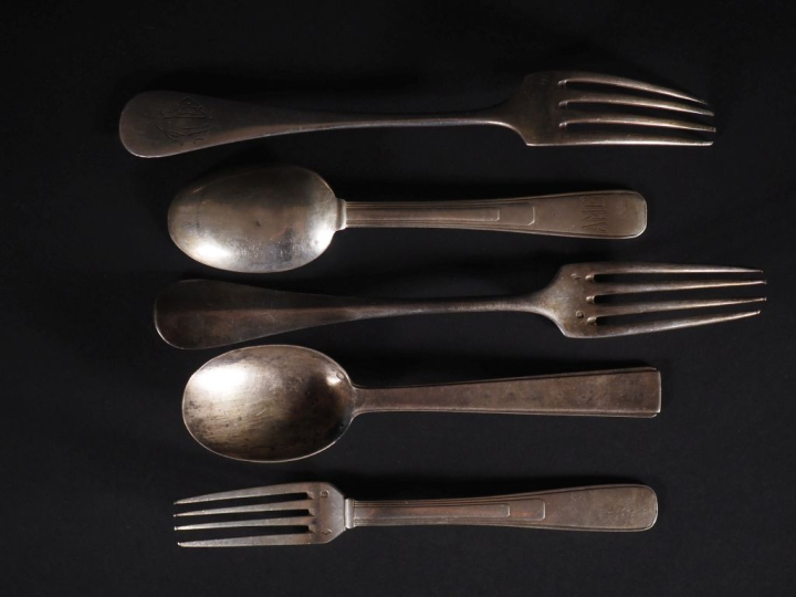 Paire de fourchettes et paire de cuillères en argent 925, ornées d'ini