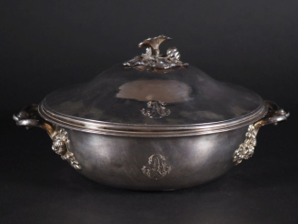 Vente aux enchères Légumier en argent 925, à décor de fleurs et orné d'initiales Poinçon 