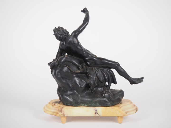 Ecole française fin XIXème. "Bacchus". Sujet en bronze à patine noire 