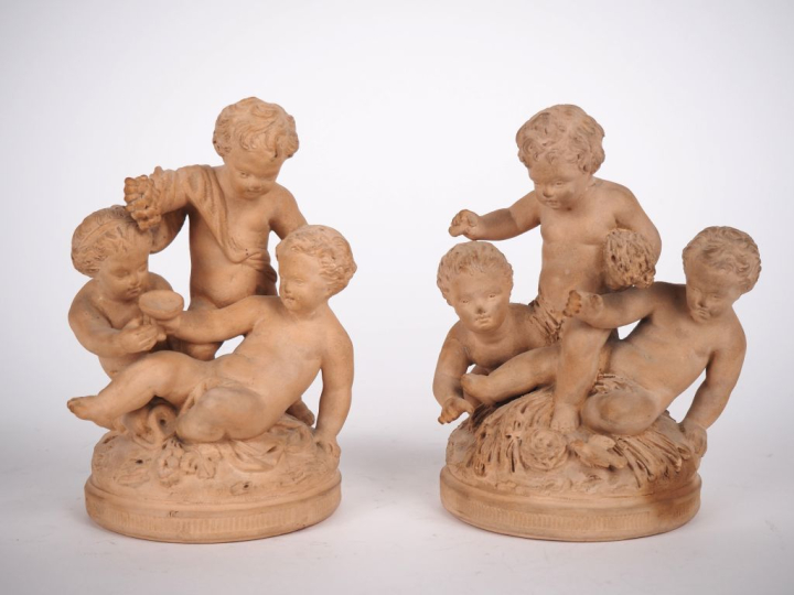 Paire de groupes en terre cuite 1900 "allégorie de l'automne et de l'é