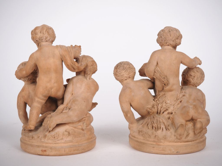 Paire de groupes en terre cuite 1900 "allégorie de l'automne et de l'é