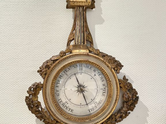 Vente aux enchères Baromètre Louis XVI en bois et stuc doré à décor de fleurs, de feuilla