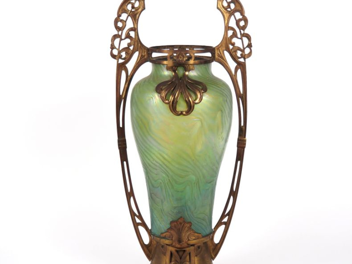 Grand vase Art Nouveau autrichien en verre irisé, belle monture en lai