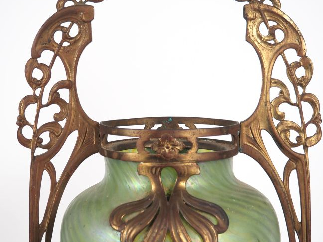 Grand vase Art Nouveau autrichien en verre irisé, belle monture en lai