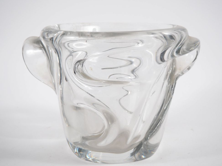 DAUM. (?) Vase en cristal. H. 22 cm