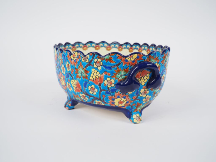 Jardinière en émaux polychromes de Longwy. Dim. 13 x 31 x 22 cm