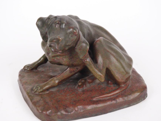 Vente aux enchères Sujet 1900 en grès polychrome. "le braque"  Dim. 19,5 x 24 cm