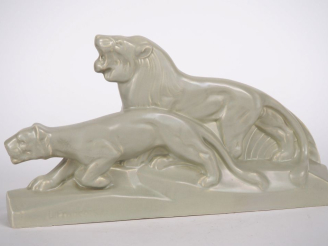Vente aux enchères L. FRANCOIS.  Groupe Art Déco en porcelaine céladon "lion et lionne"  