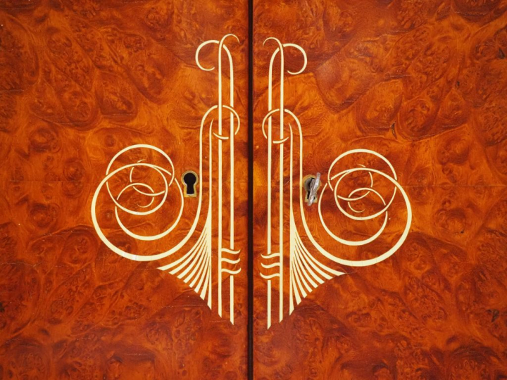 Maurice ALET. Superbe buffet en marqueterie et placage de loupe de thu