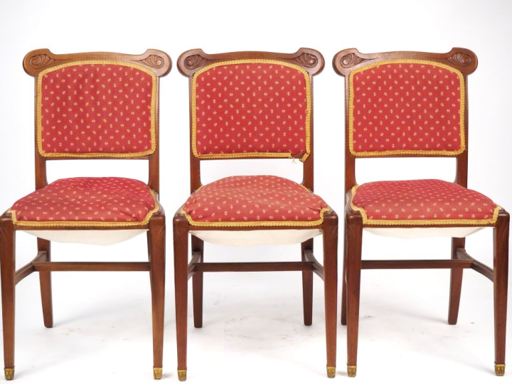 Maurice ALET.  3 chaises de style Art Nouveau en acajou mouluré et scu