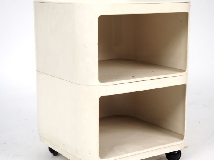 Anna CASTELLI pour Kartell. Chevet escamotable 1970 en plastique blanc