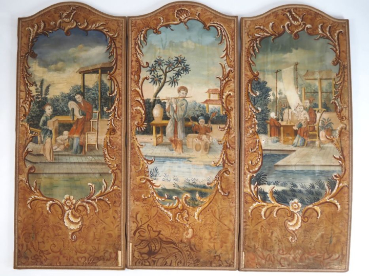 Paravent XVIIIème à six feuilles en toile peinte à décor de chinoiseri