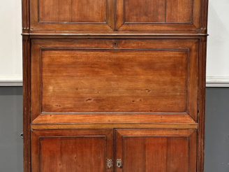 Vente aux enchères Secrétaire à guillotine Louis XVI en acajou, ouvrant à quatre vantaux 