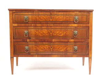 Vente aux enchères Commode italienne fin XVIIIème début XIXème en marqueterie, à décor su
