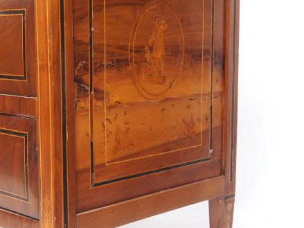 Commode italienne fin XVIIIème début XIXème en marqueterie, à décor su