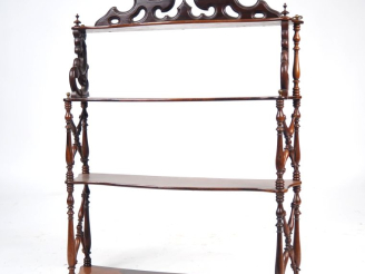 Vente aux enchères Etagère Napoléon III en palissandre. (petits manques) Dim. 34 x 26 cm
