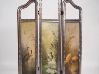 Vente aux enchères Paravent 1900 à trois brins, toiles peintes à décor d'oiseaux , montan