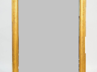 Vente aux enchères Glace de cheminée Napoléon III en bois et stuc doré, à décor de perles