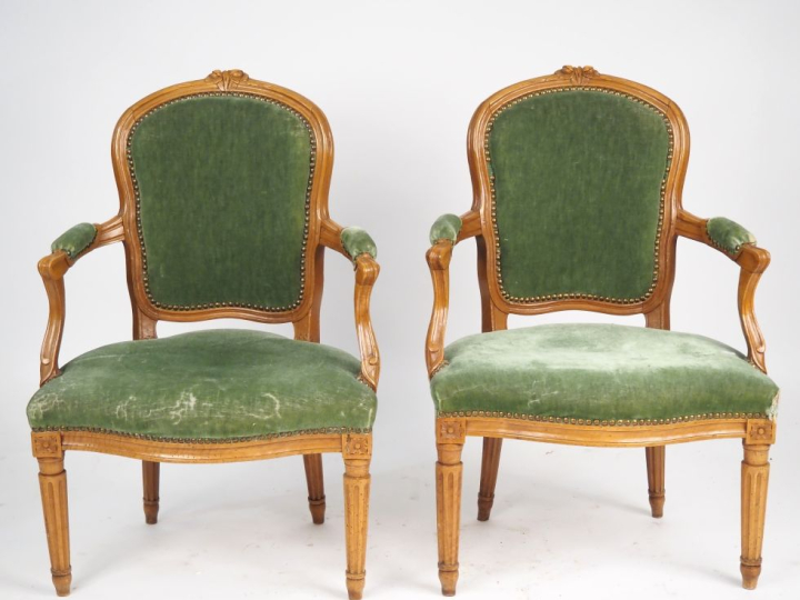 Paire de fauteuils cabriolet Transition Louis XV-Louis XV en bois natu