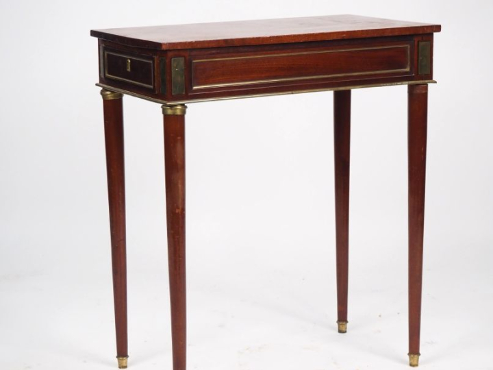 Petite table console de style Directoire en acajou et placage d'acajou