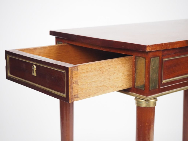 Petite table console de style Directoire en acajou et placage d'acajou