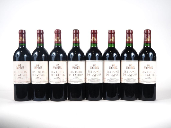8 BOUTEILLES LES FORTS DE LATOUR PAUILLAC - 1992 - 4 BONS NIVEAUX/5 EL
