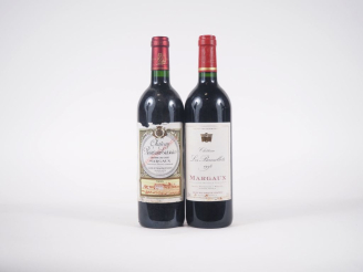 Vente aux enchères 2 BOUTEILLES  : 1 CHÂTEAU RAUZAN GASSSIES GCC MARGAUX 1995 EA - 1 BOUT