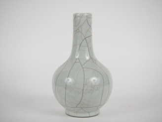 Vente aux enchères Chine, marque et époque Daoguang Vase pansu à long col en porcelaine e