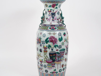 Vente aux enchères Chine, période Guangxu Important vase de forme balustre en porcelaine 