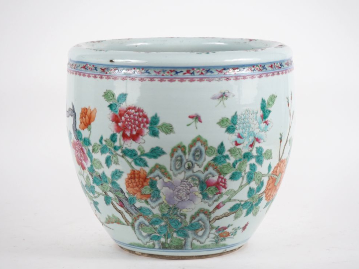 Chine, 1ère moitié du XXe siècle  Grande vasque à poissons, en porcela