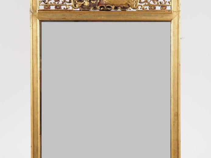 Chine, Ningbo, fin XIXe siècle  Miroir à décor de personnages en bois 