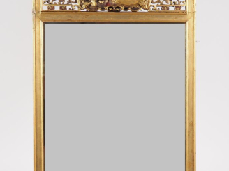 Vente aux enchères Chine, Ningbo, fin XIXe siècle  Miroir à décor de personnages en bois 