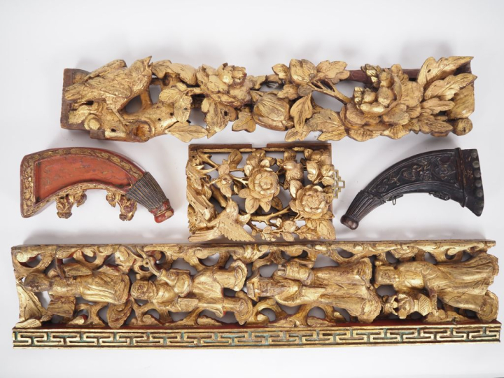 Chine, Ningbo, fin XIXe siècle  Ensemble d’éléments décoratifs en bois