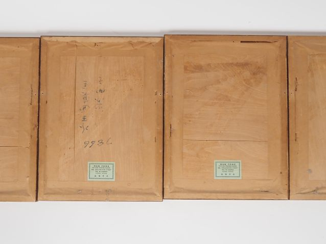 Chine, XXe siècle  Quatre petites pages d’album en soie peinte, à déco