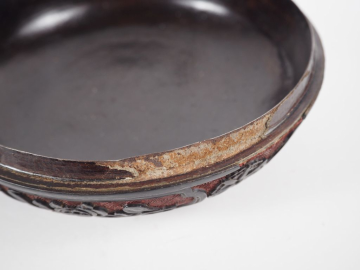 Chine, vers 1920 Boîte circulaire couverte en laque de cinabre sur âme