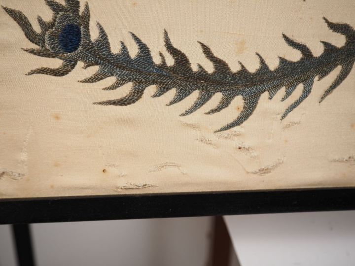 Chine, XXe siècle Broderie sur papier, à décor en camaïeu de bleu, de 