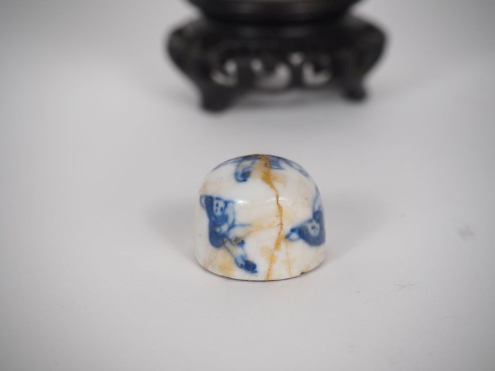 Chine, vers 1900,  Petit pot globulaire couvert en porcelaine émaillée