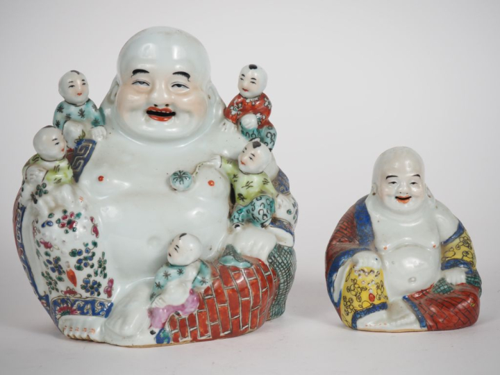 Chine, vers 1920-1930 Deux statuettes en porcelaine et émaux de style 
