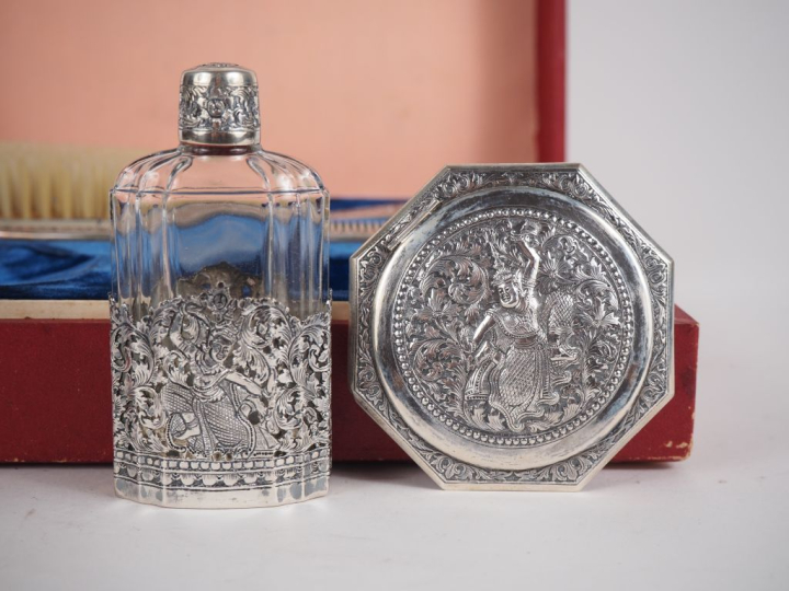Cambodge, vers 1920  Coffret de voyage ou nécessaire de toilettes, con