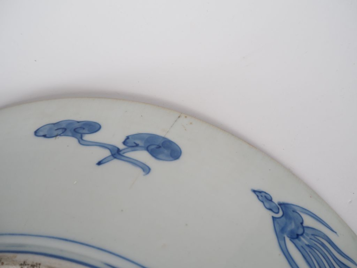 Japon, vers 1920 Deux grands plats en porcelaine d’imari, à décor de j