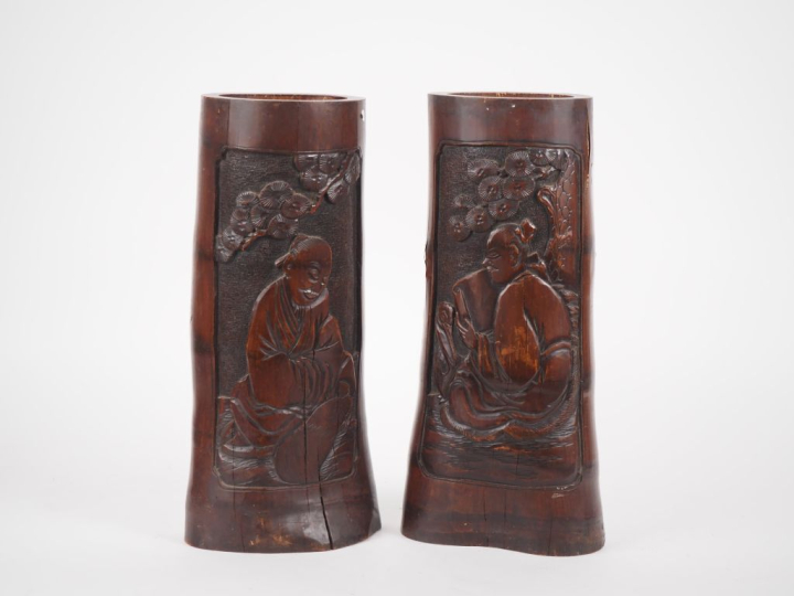 Japon, vers 1920 Paire de grands vases cylindriques en bambou, à décor