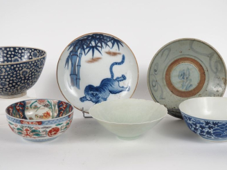 Vente aux enchères Chine et Japon Ensemble de porcelaines, comprenant une assiette swatow