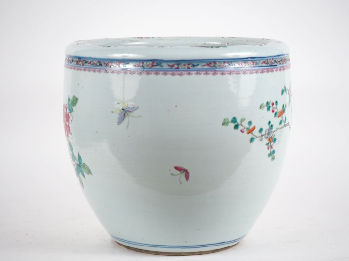 Chine, 1ère moitié du XXe siècle  Grande vasque à poissons, en porcela