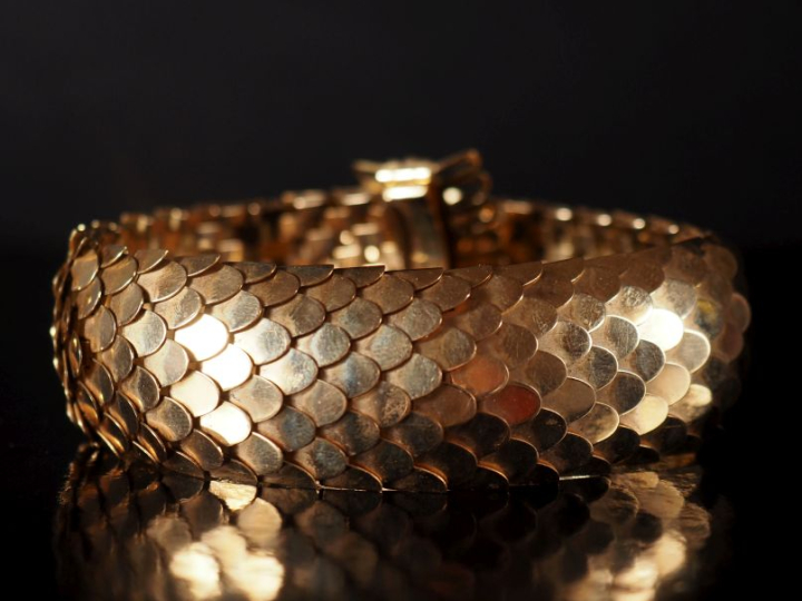 Large bracelet ceinture articulé en or jaune 750, maille peau de serpe